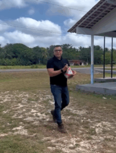 Prefeito Valentim Lucas atende pedidos da comunidade e faz a alegria das crianças