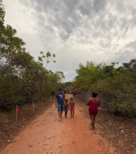 Prefeitura de Salvaterra intensifica serviços de melhoria no ramal da Comunidade Quilombola de Santa Luzia